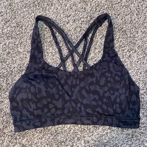 Free to be serene bra: removable pads// size 6